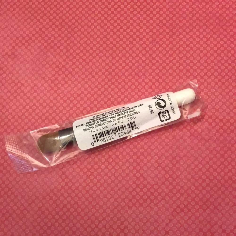 bareMinerals Blemish Remedy Travel Size Makeup Brush White Soft